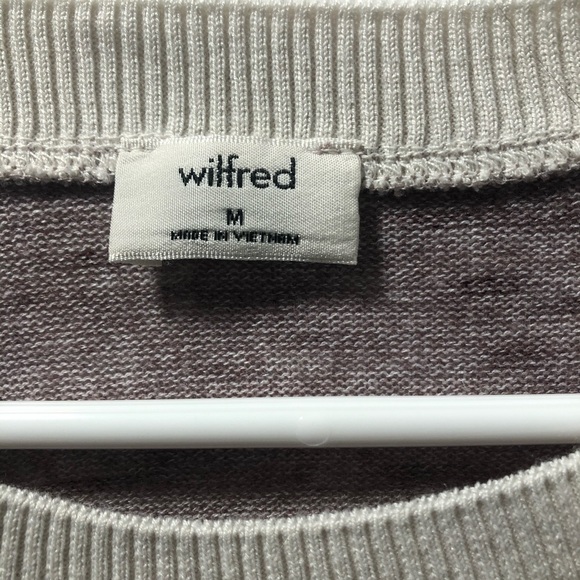 Wilfred rose coloured sweater from Aritizia. - Picture 3 of 4